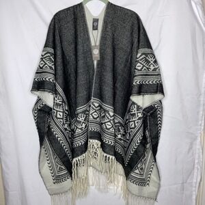 Vince Camuto Black & white Women's Poncho Shawl Wrap Ruana Western sz O/S